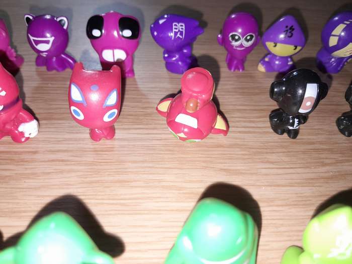 Gogos Crazy Bones and Collectors' Tin Bundle