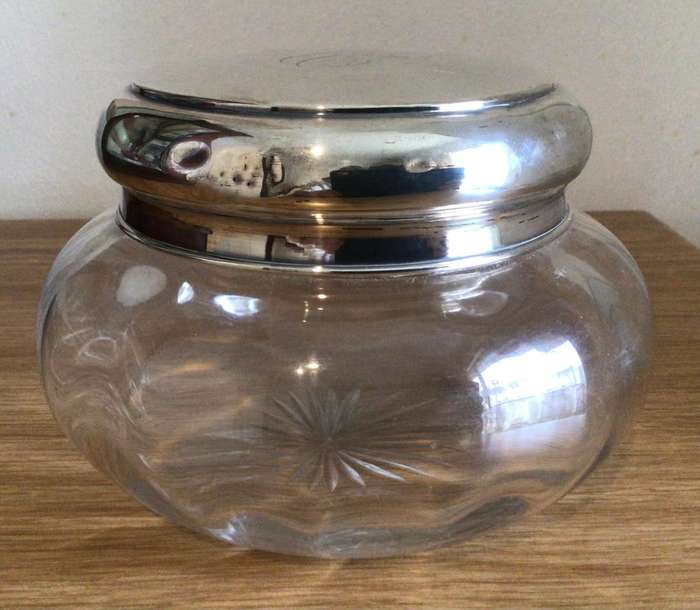 67,1 grams Hallmarked Sterling Silver Lidded Glass Powder Bowl London 1935!