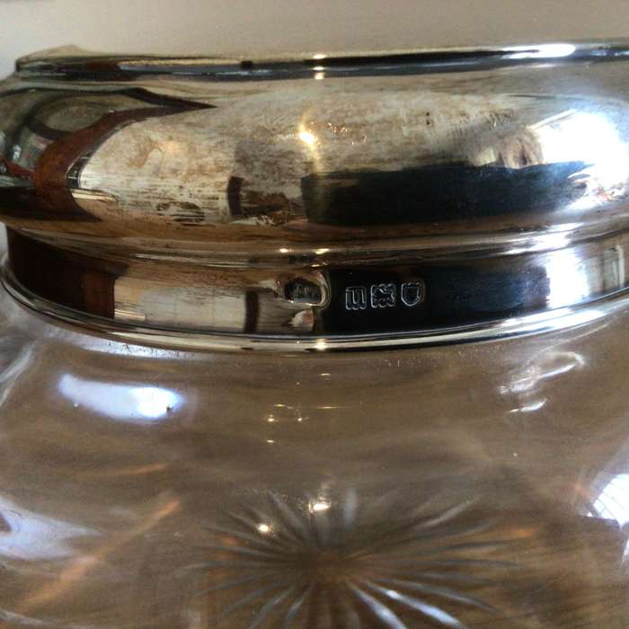 67,1 grams Hallmarked Sterling Silver Lidded Glass Powder Bowl London 1935!