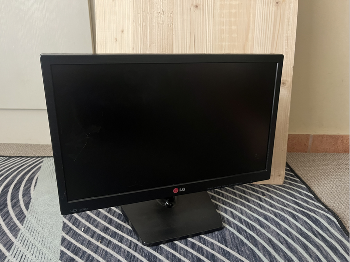 LG Flatron 19 computer monitor