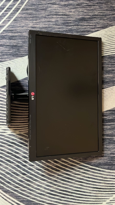 LG Flatron 19 computer monitor