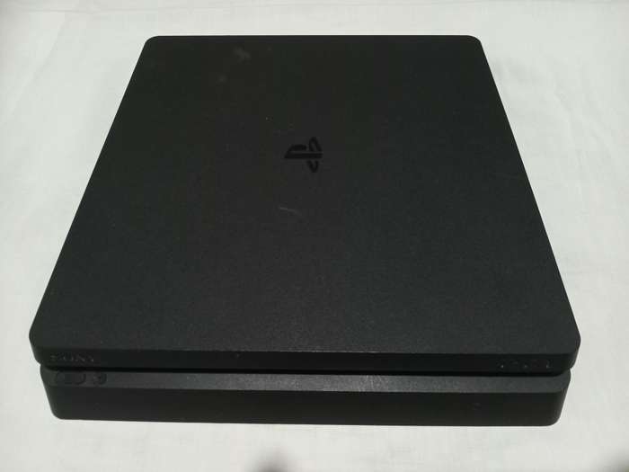 Ps4 + 11 games
