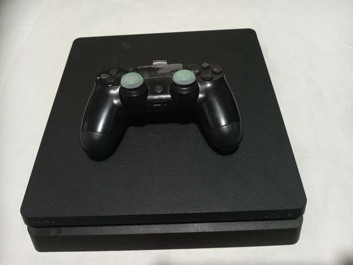 Ps4 + 11 games