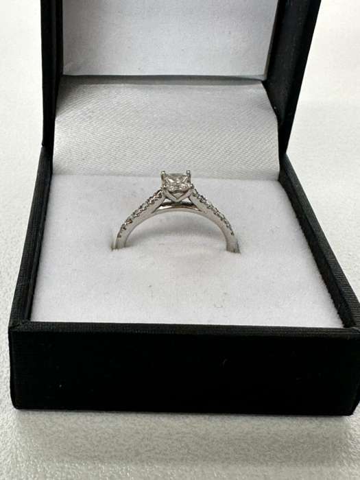 Browns 18ct White Gold 0.34ct Diamond Ribbon Ring