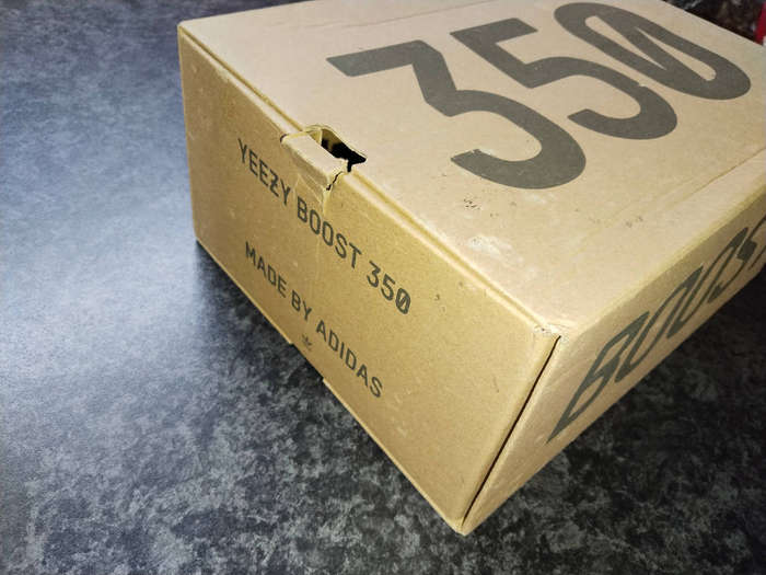 Yeezy boost 350 v2 ( box only )