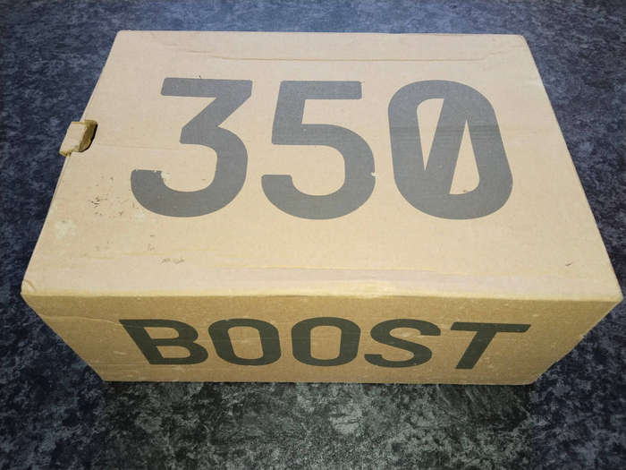 Yeezy boost 350 v2 ( box only )