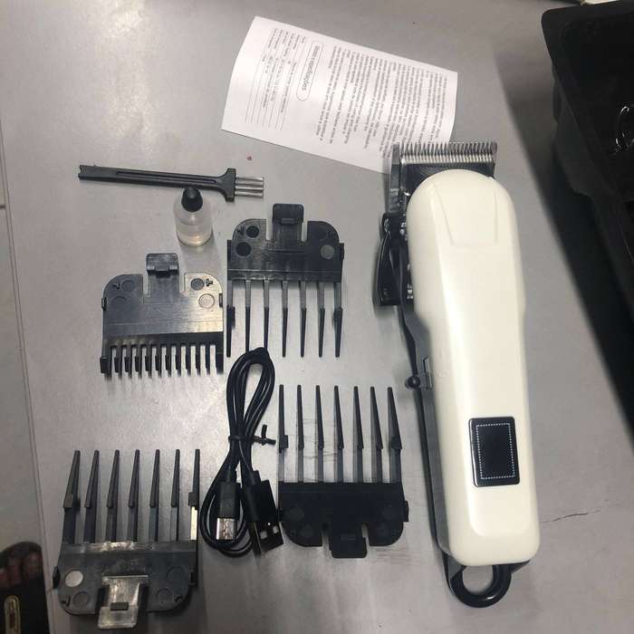 Professional cordless hair trimmer