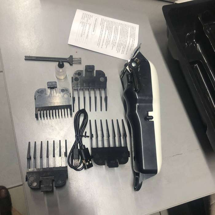 Professional cordless hair trimmer