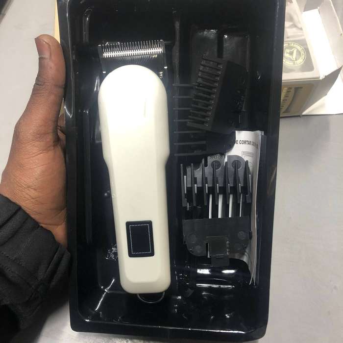 Professional cordless hair trimmer