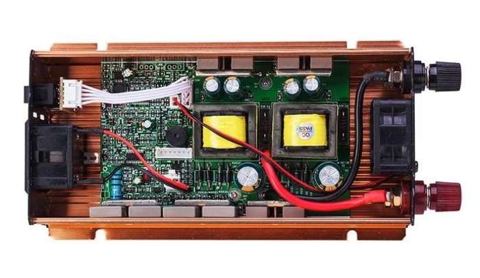 1500W Power Inverter Modified Sine Wave 12V to 220V with digital display