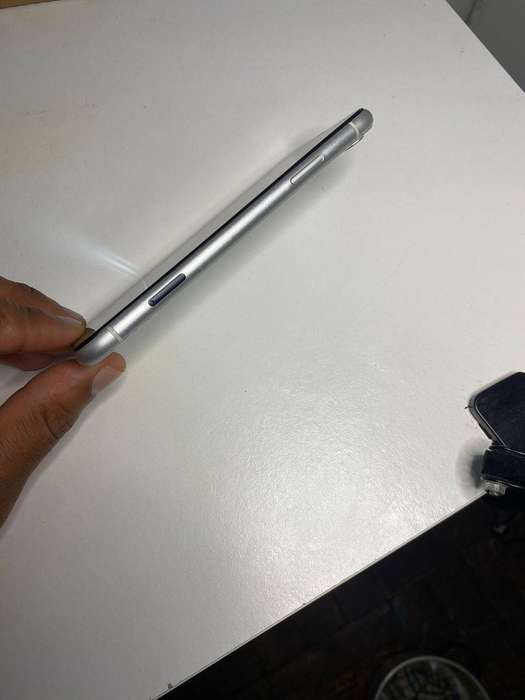 Apple iPhone XR  64GB  White  78% Battery Health  Face ID Not Working