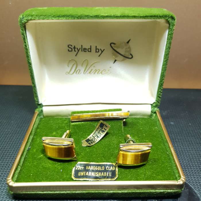 Da Vinci 22k Hard Gold Clad Genuine Tigers Eye cufflinks & Tie clip set in original case.