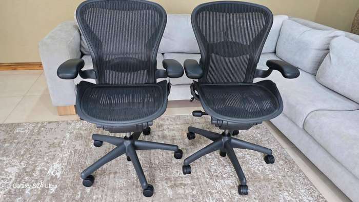 Herman Miller Aerons - Size B - Ergonmic office chair