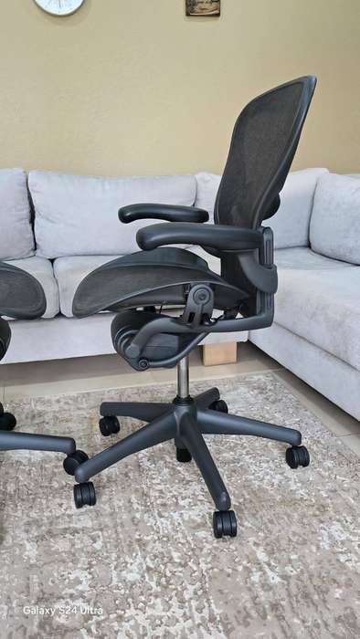 Herman Miller Aerons - Size B - Ergonmic office chair