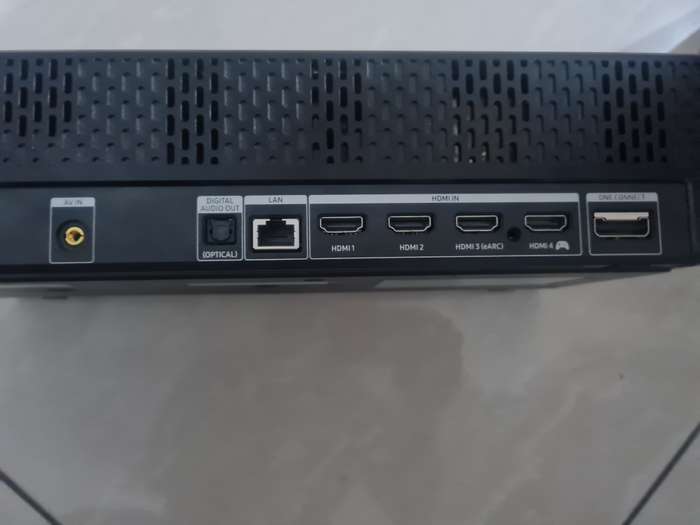 Samsung SOC1007T One Connect box