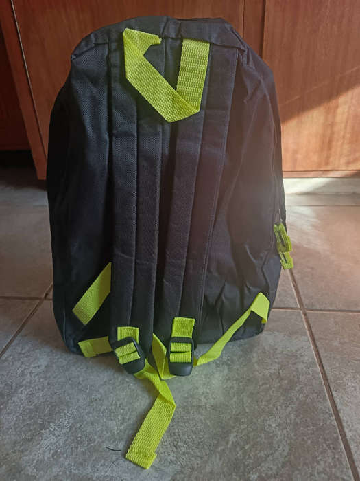 Spacious Everyday Backpack  black yellow