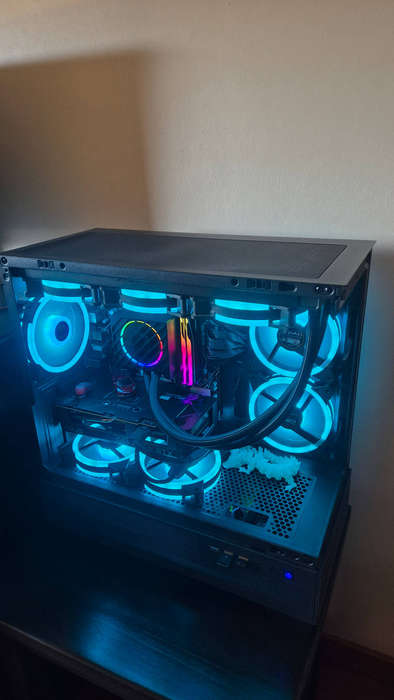 High-Performance Gaming PC with RTX 4070 SUPER