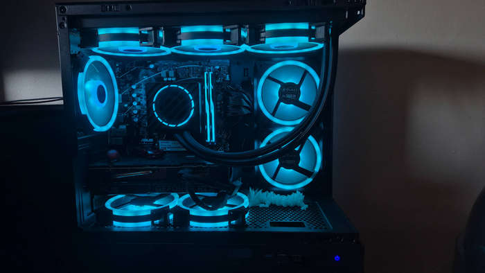 High-Performance Gaming PC with RTX 4070 SUPER