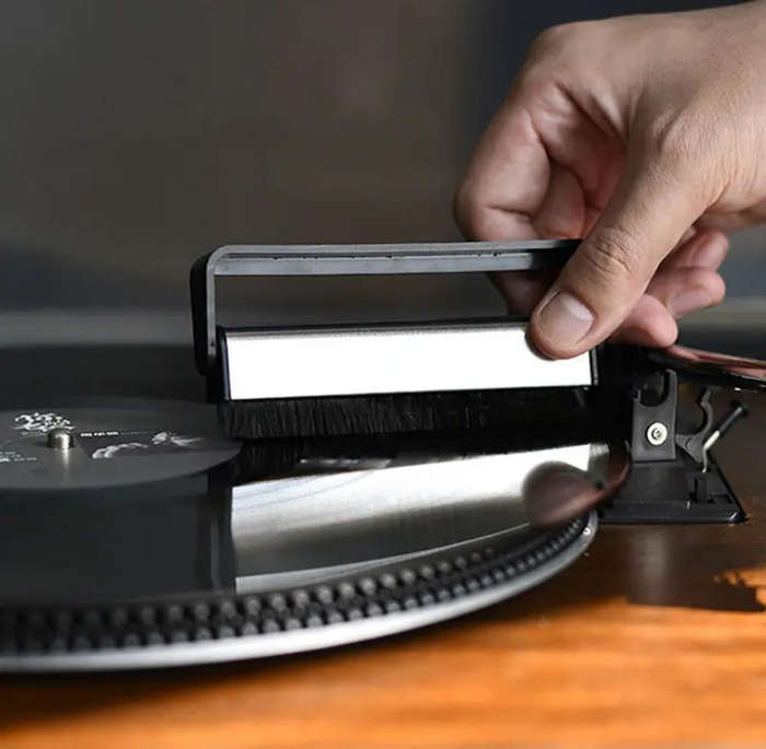 Vinyl record cleaning brush