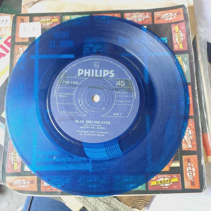 Geoff St John - Blue Smiling Eyes (7")