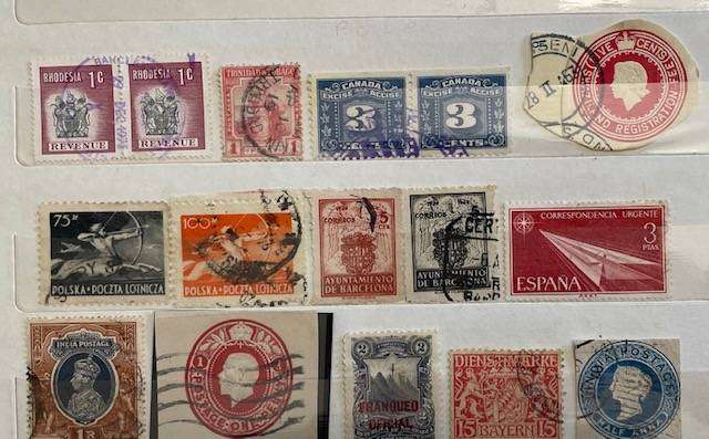 Mixed world stamps - Revenues / Back of the book lot