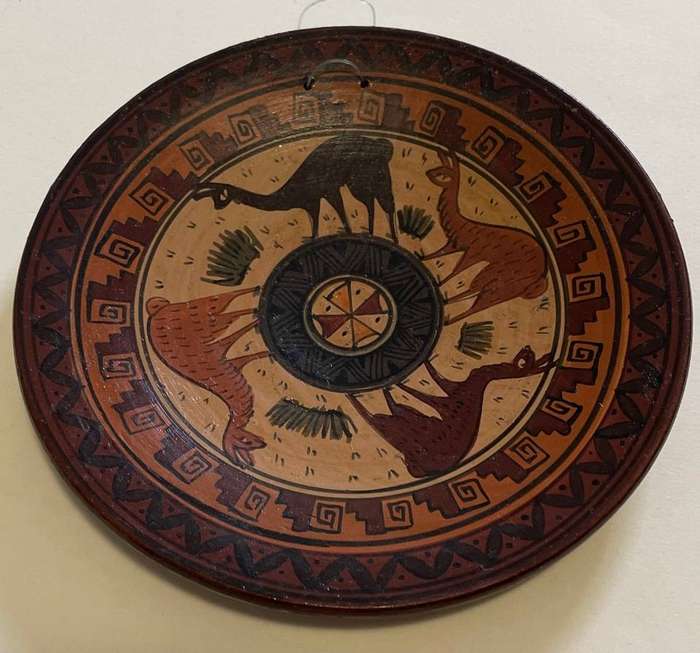 Vintage Peruvian Ceramic Machu Picchu handpainted plate. 14cm x 14cm diameter. Fantastic collectible