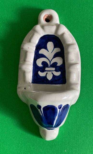 VINTAGE Italian Catholic ceramic Holy Water stout - great condition!