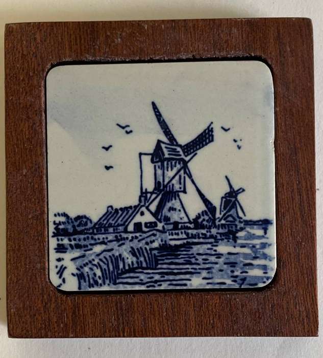 Two Vintage Delft Tiles - Framed - Depicting two different windmills. Great condition! 7cm x 7cm