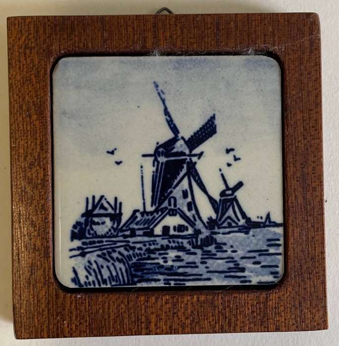 Two Vintage Delft Tiles - Framed - Depicting two different windmills. Great condition! 7cm x 7cm