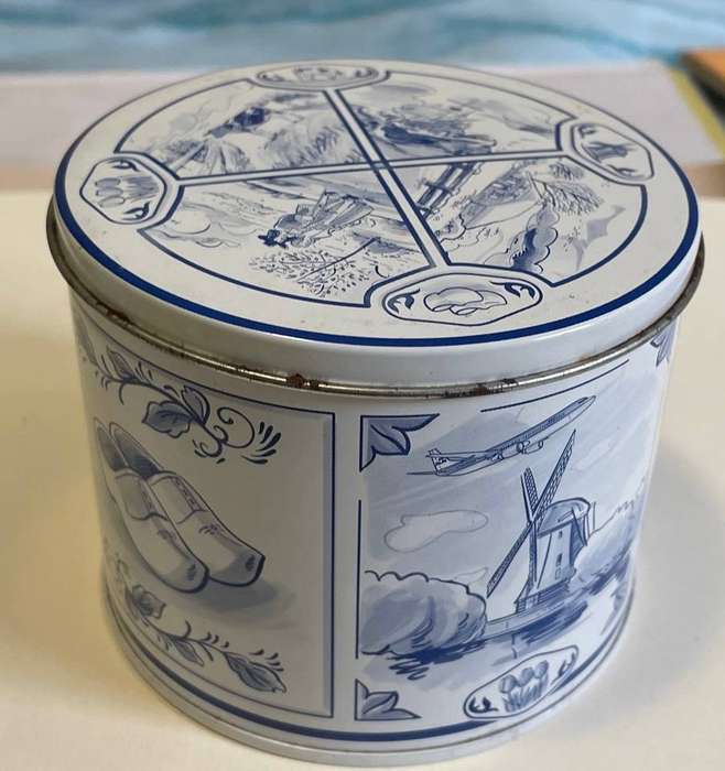 Vintage Delft Like Tin - Windmills, clogs, cows, farm scenes - Beautiful! Collectible! # Holland