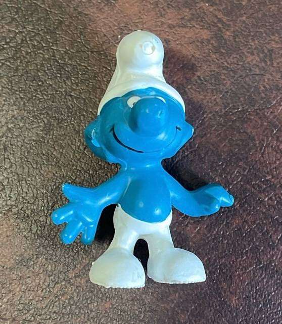 VINTAGE "NORMAL SMURF" - produced by Scleich - Classic FLAT hand - RARE! Good condition. Peyton