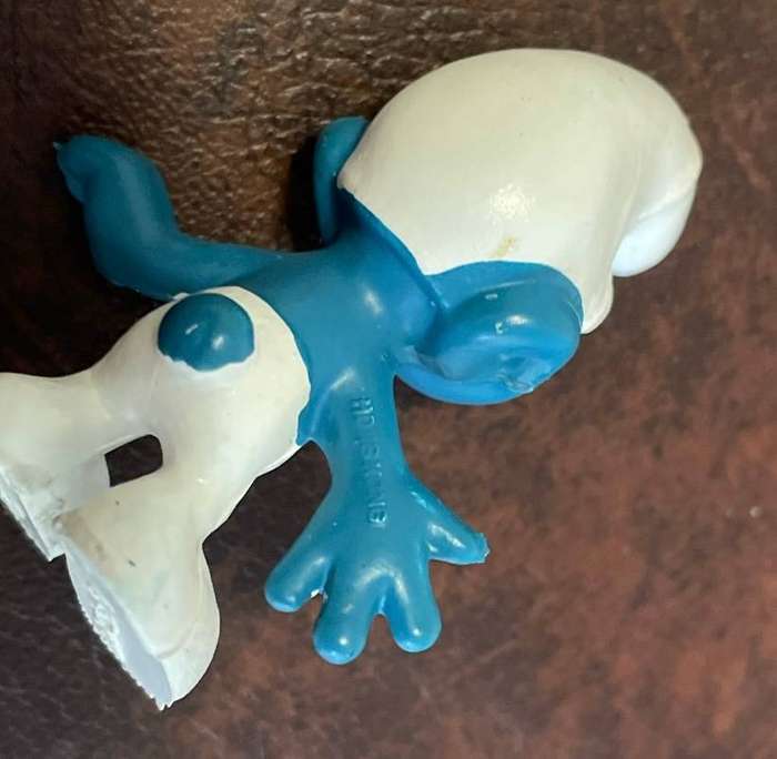 VINTAGE "NORMAL SMURF" - produced by Scleich - Classic FLAT hand - RARE! Good condition. Peyton