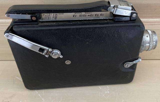 VINTAGE KODAK 16mm CINE CAMERA WITH ORIGINAL LEATHER CARRY CASE, WESTON MASTER II LIGHT METER & BOOK