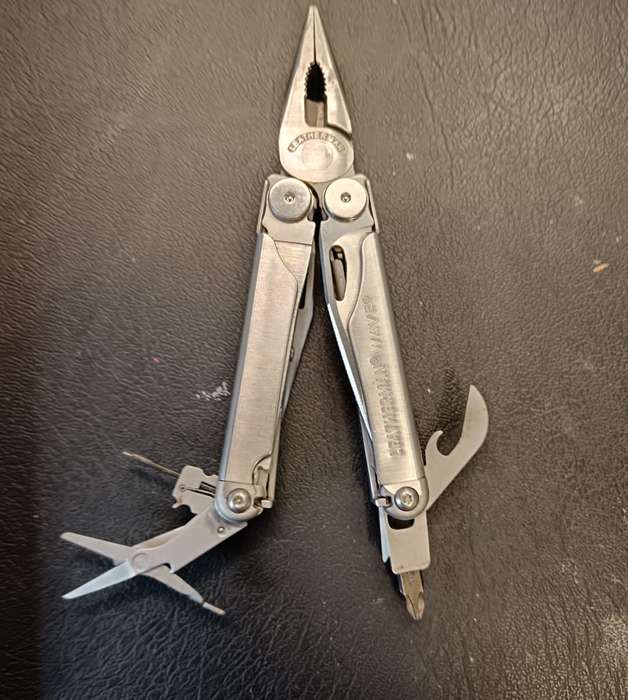 WAVE 2 LEATHERMAN