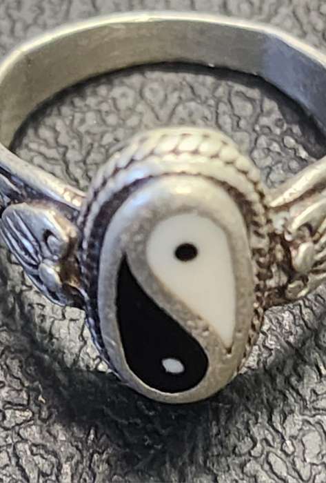 YING AND YANG 925 SILVER RING.