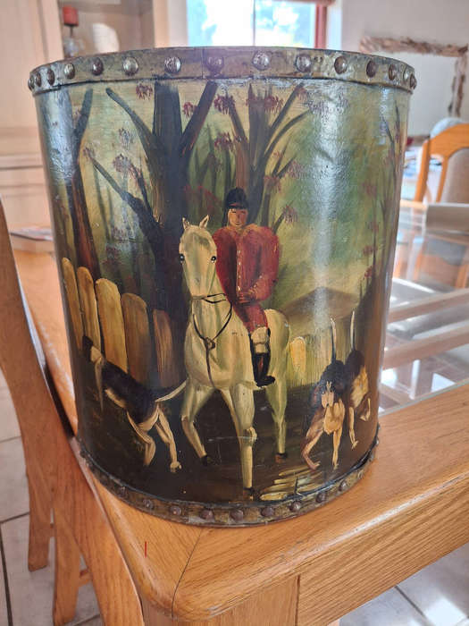 Horse hunt hand painted container
