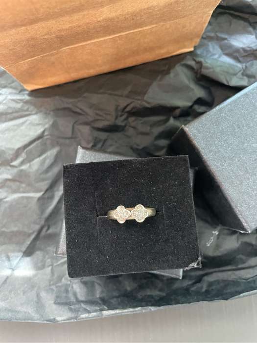 18ct White Gold Diamond Ring van clef