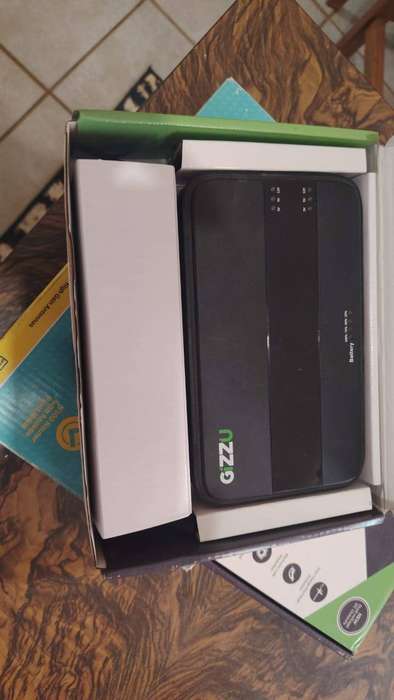2 x Gizzu Mini 8800MAH Dual- voltage DC UPS With a TP-Link 300 MBPS Wireless N Router