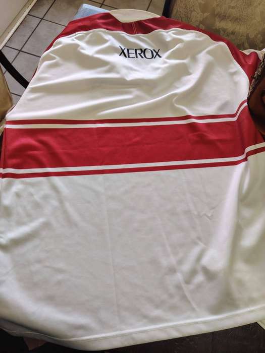 Rugby Lions clock with 2 loins T-Shirts