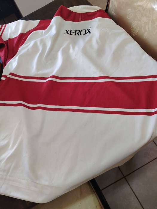 Rugby Lions clock with 2 loins T-Shirts