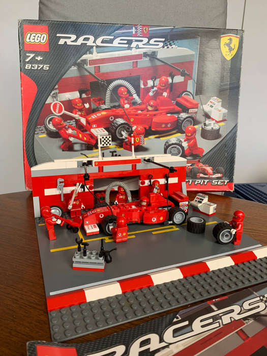 LEGO 8375 Ferrari F1 Pit Set  Complete with Box & Instructions  Rare Collectible