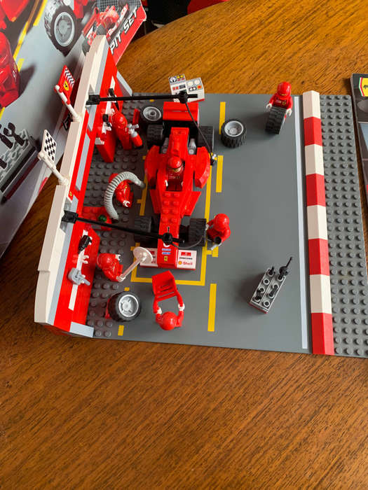LEGO 8375 Ferrari F1 Pit Set  Complete with Box & Instructions  Rare Collectible