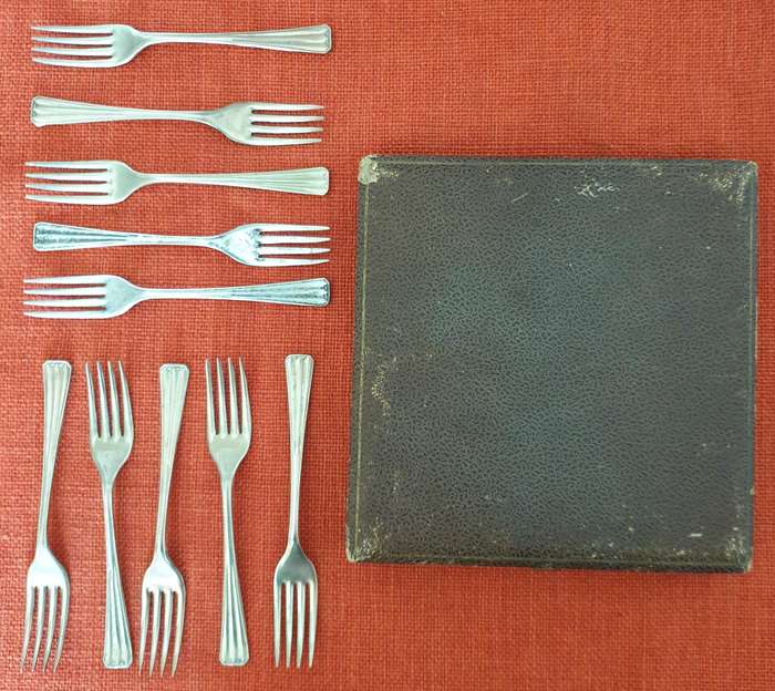 15 x Vintage EPNS plus 1 x chrome plated cake forks
