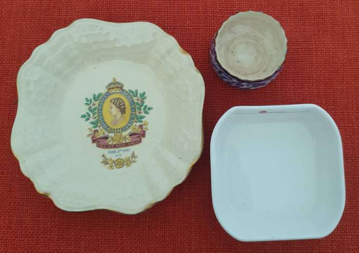 3 x Vintage and antique small porcelain bowls