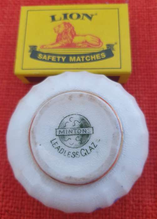 3 x Vintage and antique small porcelain bowls