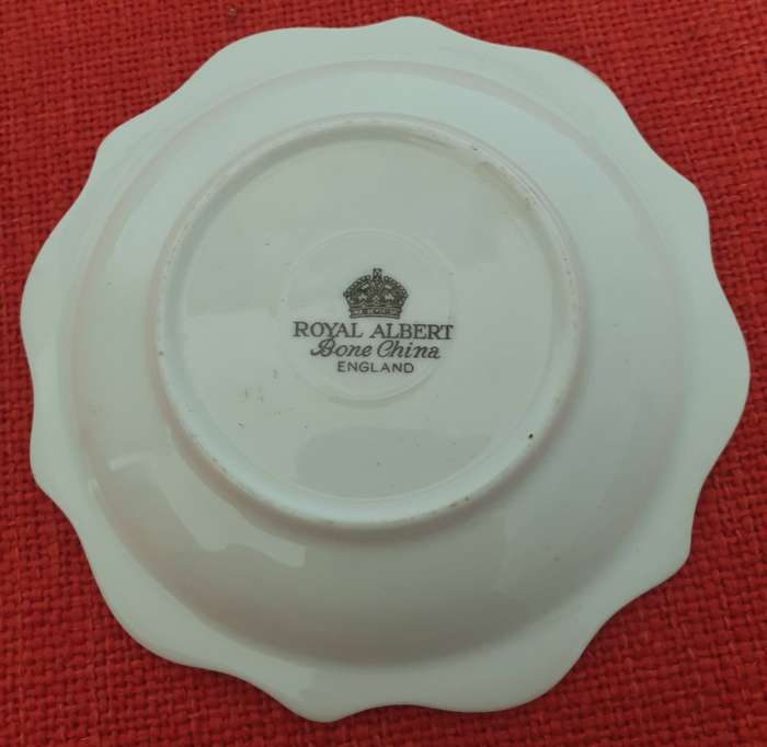 Royal Albert and James Kent collectable small bowls