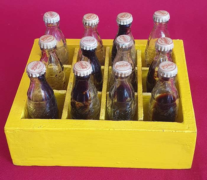 12 x vintage miniature Coca-Cola bottles in crate (only for user "Marnes")