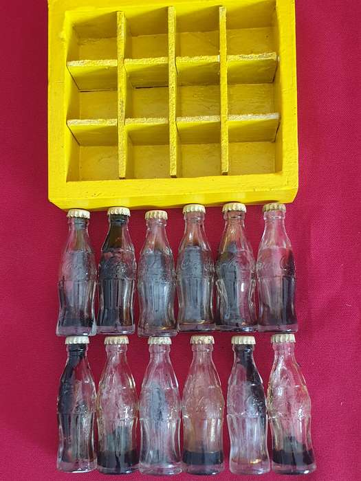 12 x vintage miniature Coca-Cola bottles in crate (only for user "Marnes")