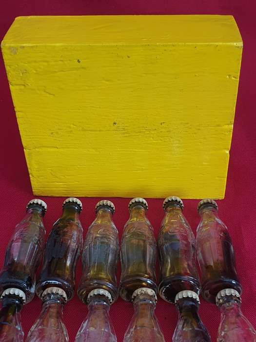 12 x vintage miniature Coca-Cola bottles in crate (only for user "Marnes")
