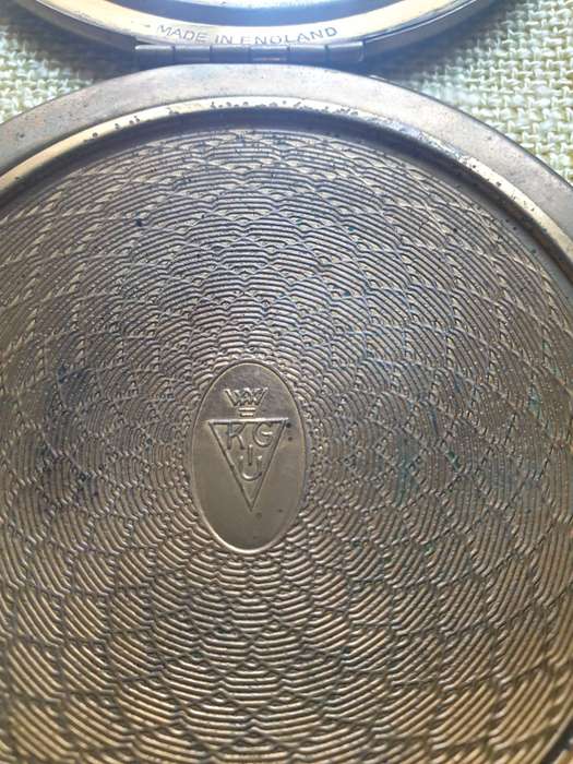 Vintage Kigu powder compact (made in England)